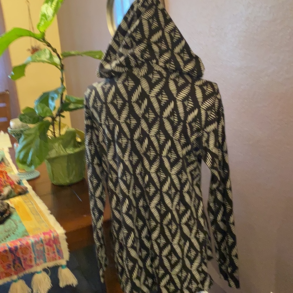 Lovely black white geometric hooded sweater EUC - Picture 3 of 10